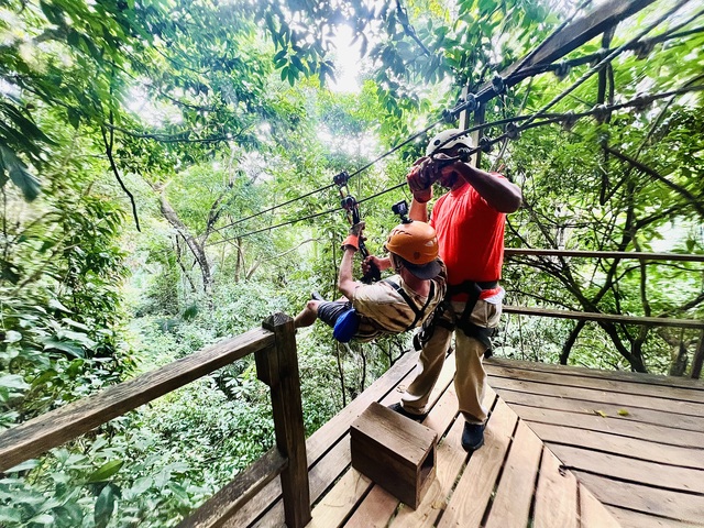 Belize Cave Tubing and Jungle Zip Line Excursion Outstanding experience 