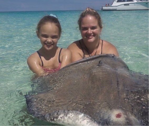 Grand Cayman Stingray City, Coral Gardens Snorkel and Turtle Farm Excursion Great Experience 