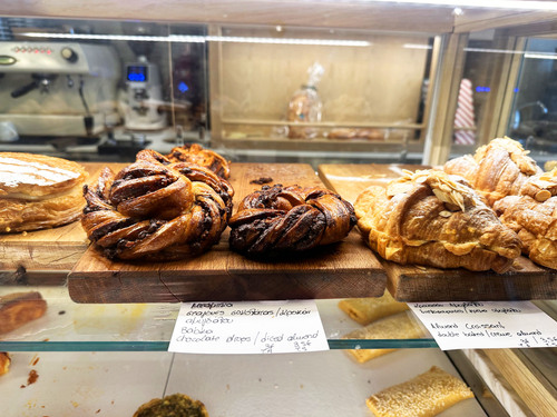 Athens Memorable Sightseeing and Food Tasting by E-Bike Excursion