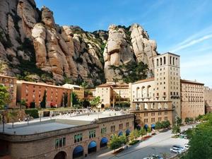 Barcelona Montserrat Morning Sightseeing with Cog-Wheel Train Excursion