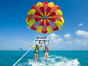 Fort Lauderdale to Key West Day Trip and Parasailing Excursion