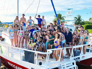 Grand Cayman Catamaran Sail with Stingray City, Snorkeling & Starfish Point Excursion