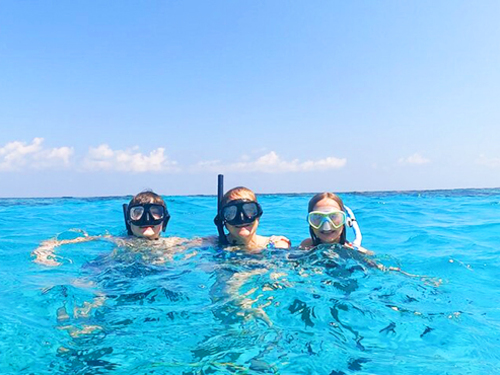 Grand Cayman Catamaran Sail with Stingray City, Snorkeling & Starfish Point Excursion