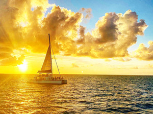 Key West Sunset Sip and Sailing Excursion