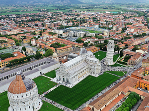 La Spezia Affordable Shuttle Excursion to Pisa and Lucca with Guided Walk Option