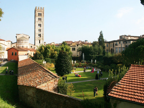 Livorno to Lucca and Pisa with Leaning Tower Entrance Ticket Excursion