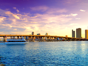 Miami City Sightseeing and Biscayne Bay Boat Cruise Excursion