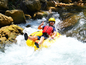 Ocho Rios Jungle River Tubing Excursion with Cocktails and Lunch at Bamboo Beach Club 