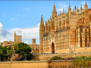 Palma de Mallorca City Hop-On Hop-Off Bus Sightseeing Excursion