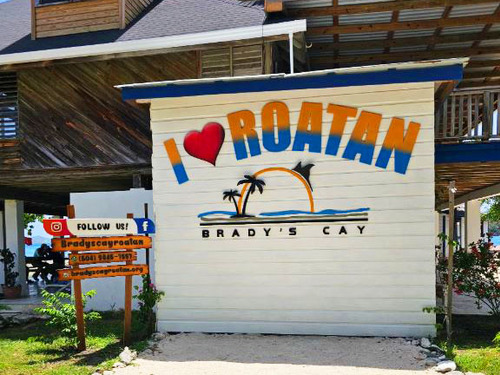 Roatan Clear Boat, Snorkeling, and Private Beach Club Excursion
