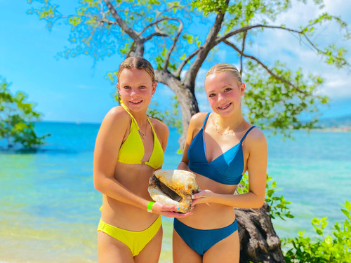 Roatan Horseback Riding and Private Day Pass at Brady's Cay Beach Excursion