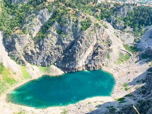 Split Imotski Lakes, Wine Tasting and Peka Lunch Excursion