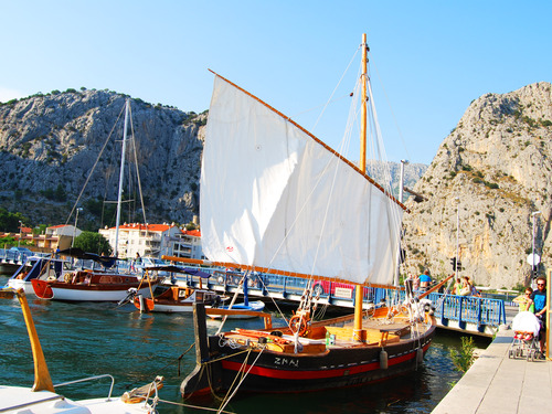 Split Pirates of Omis and Garage Wine Tasting Excursion