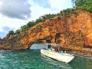 St. Lucia Powerboat Snorkel and Beach Break Excursion