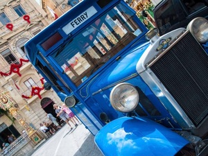 Valletta Malta Vintage Bus Sightseeing to Vittoriosa, Cospicua and Senglea Excursion